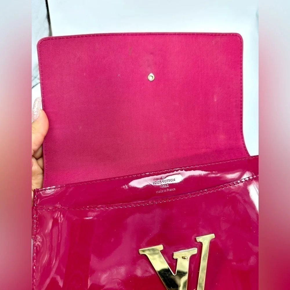 louis vuitton louise clutch patent in pink